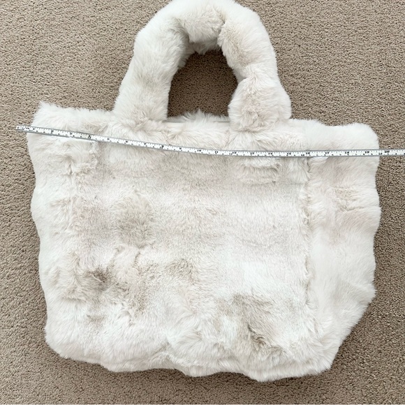 Duplicate Listing - White Faux Fur Bucket Tote Bag Purse - Winter Fashion - Picture 7 of 16